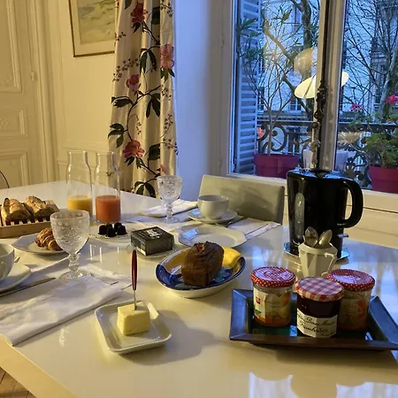 Nocleg ze śniadaniem Parc Monceau 4*