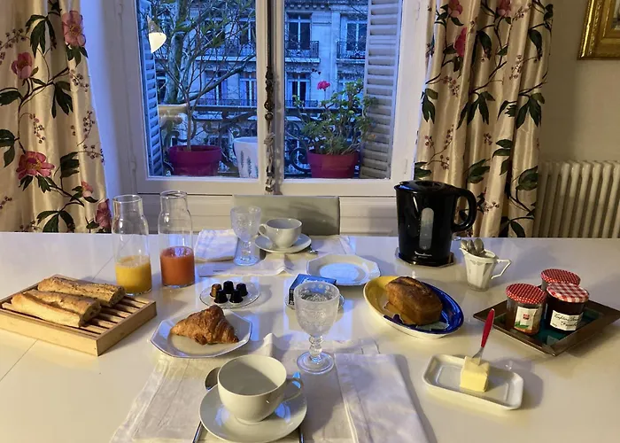 Oda ve Kahvaltı Parc Monceau 4*